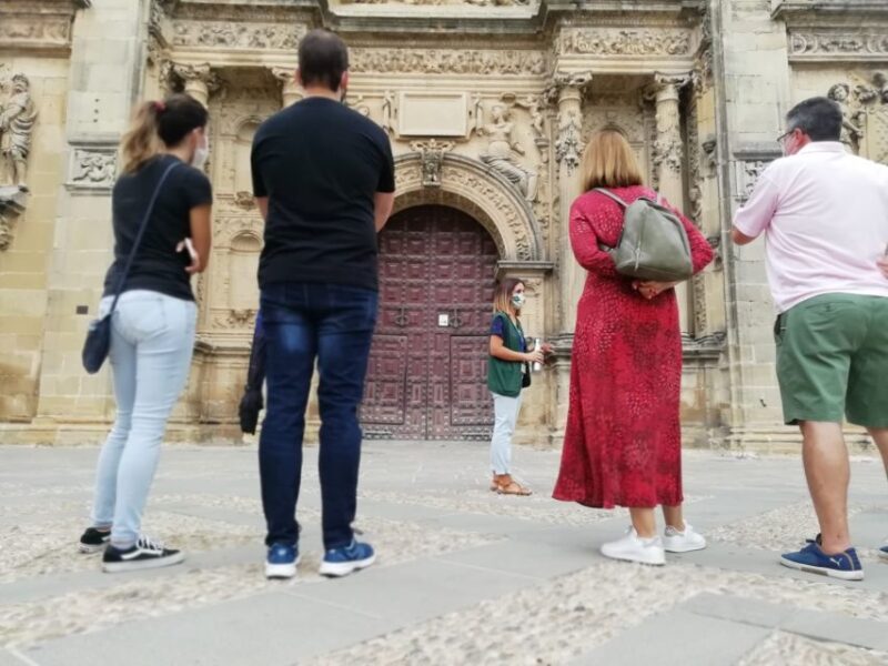 Highlights Walking Tour + Vela De Los Cobos Palace - Plaza and Architecture Highlights