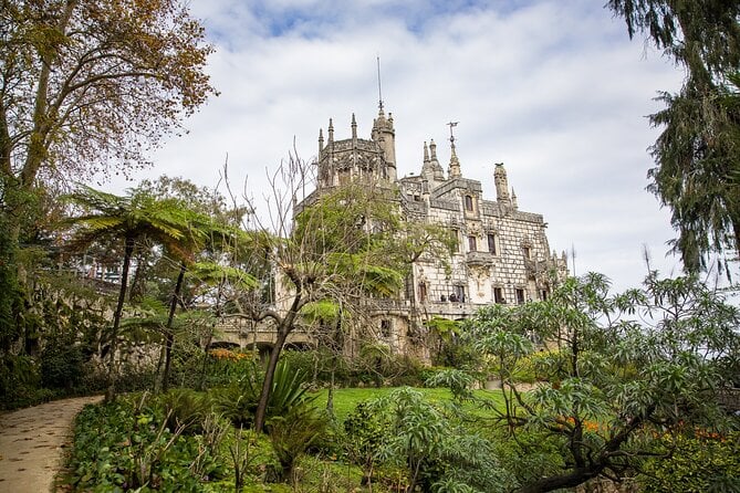 Hike in Sintra: Pena Palace, Moorish Castle, Quinta Da Regaleira - Uncovering Quinta Da Regaleira
