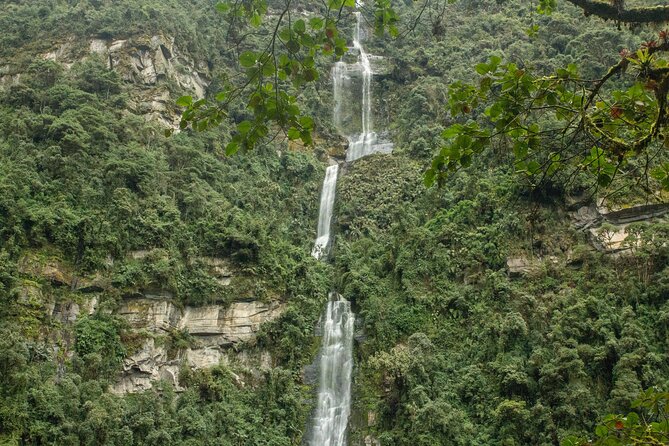 Hike La Chorrera and El Chiflón Mighty Waterfalls From Bogota - Lunch and Sightseeing