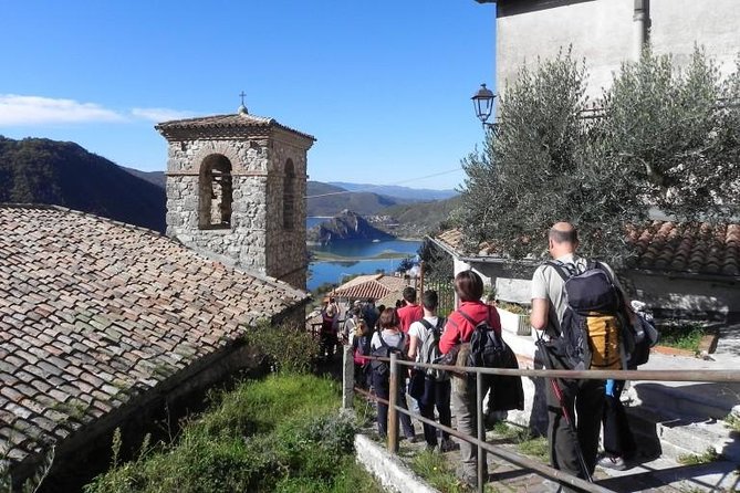 Hike Lake Castle and Good Food! - Getting There