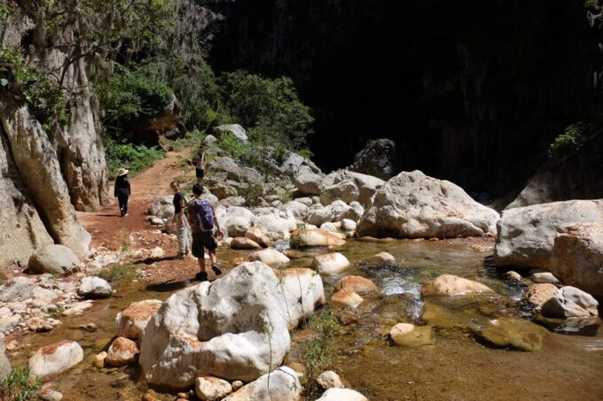 Hike + Swim at Apoala Waterfalls - Getting to the Starting Location