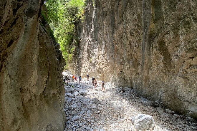 Hike the Gorgeous Gorge - Confirmation and Cancellation Policy