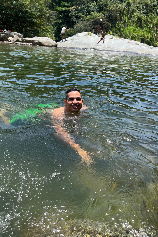 HIKE WITH PUDDLES AND WATERFALLS - Key Points