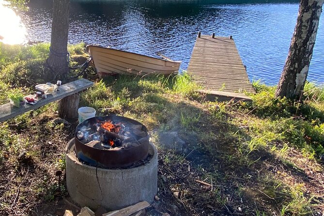 Hike With Wild Forage Surviving Tips and Local Lunch at the Lake - Lunch Over Open Fire