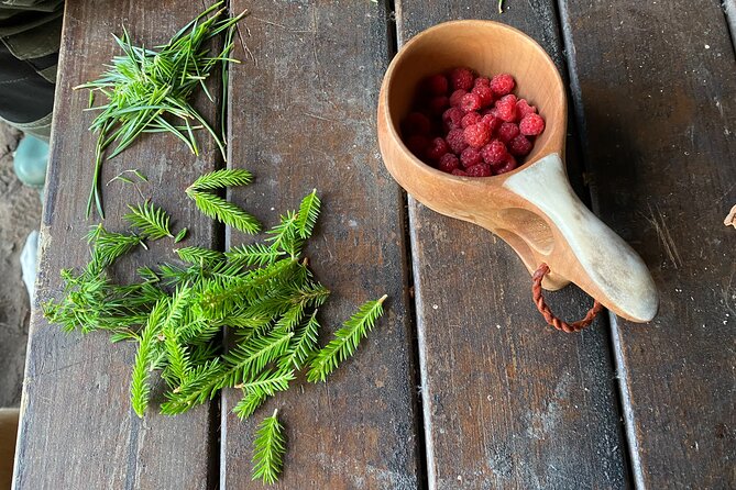 Hike With Wild Forage Surviving Tips and Local Lunch at the Lake - Traditional Fika