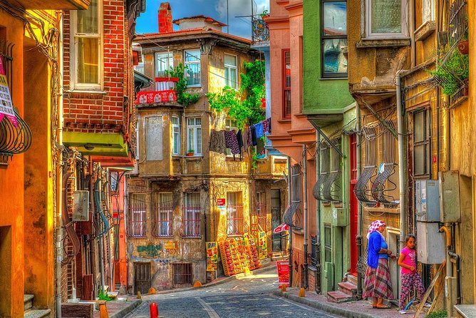 Hiking Along the Golden Horn - Navigating the Eminönü Neighborhood