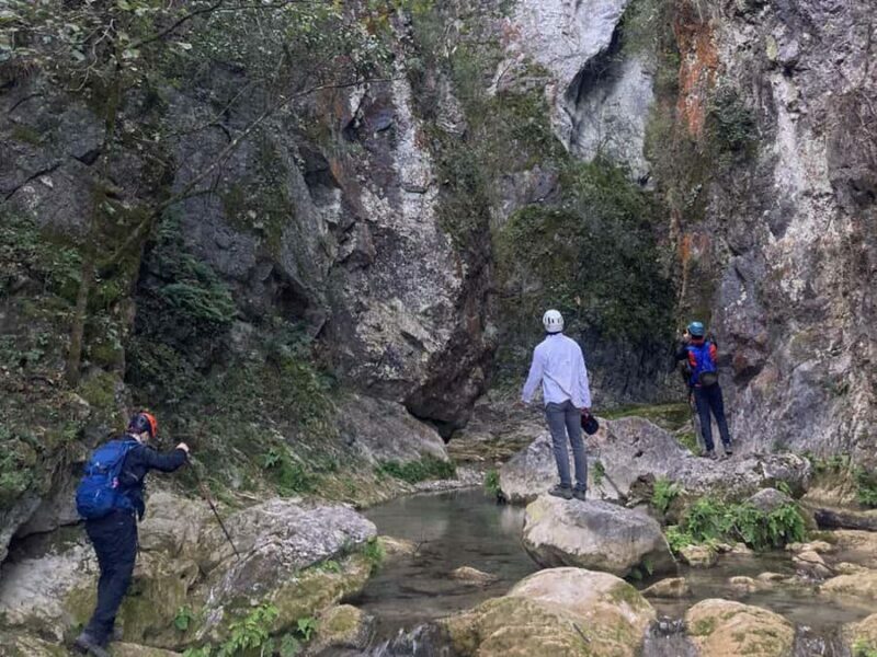 Hiking and a visit to a waterfall in the city: La Estanzuela - Key Points