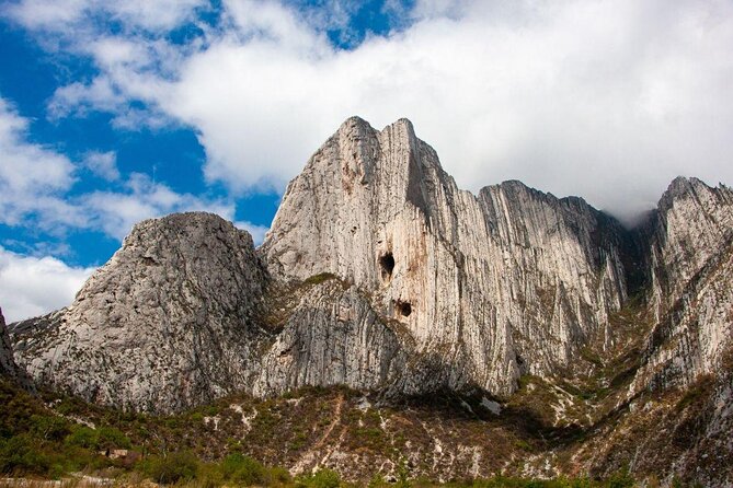 Hiking Climbing And Rappelling In The Eaglets Nest - Key Points