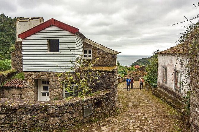 Hiking Faial Da Terra + Van Tour Nordeste - Hiking the Abandoned Village