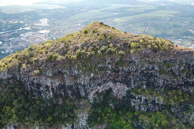 Hiking La Tourelle Mountain in Mauritius - Scaling the La Tourelle De Tamarin
