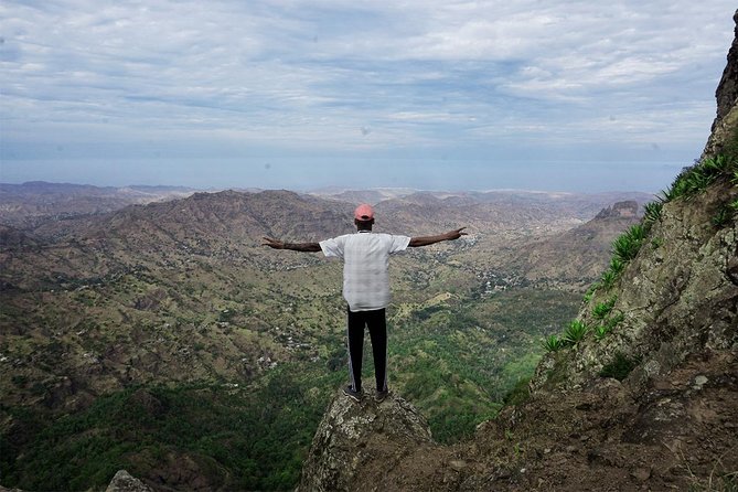 Hiking: Monte Tchota Natural Park - Pico D'Antónia (1394m) - Longueira - Safety and Accessibility