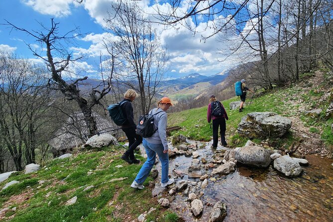 Hiking / Snowshoeing to the Last Traditional Bosnian Village Lukomir - Arriving at the Lukomir Village