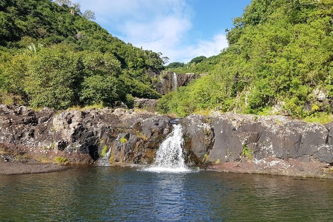 Hiking Trip Full-Day: the Magnificent 7 Waterfalls Sept Cascades Including Lunch - Highlights of the Hiking Trail