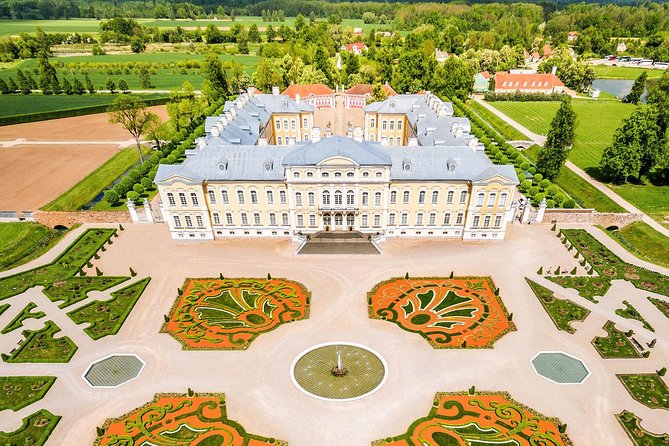 Hill of Crosses & Rundale Palace Tour - Tour Overview