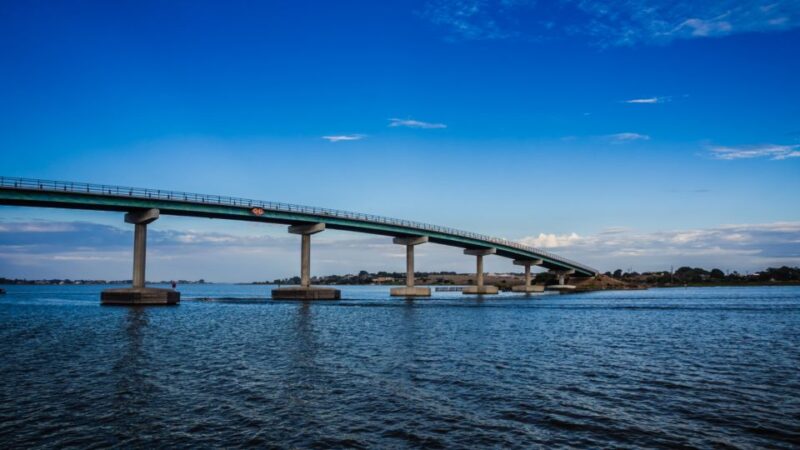 Hills to the Seaside: Full-Day Hahndorf & Victor Harbor Tour - Middleton Beach and Port Elliot