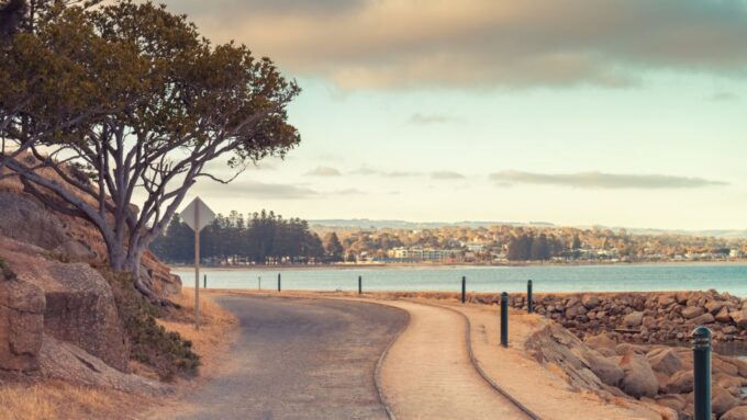 Hills to the Seaside: Full-Day Hahndorf & Victor Harbor Tour - Exploring Victor Harbor and Granite Island