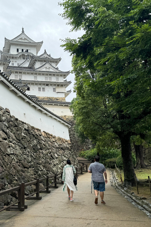 Himeji: Guided Tour of Himeji Castle & Cozy Engyoji Temple - Tour Duration and Languages