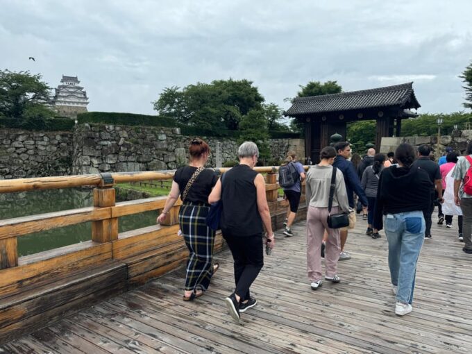 Himeji: Himeji Castle Private Guided Tour - World Heritage - Physical Requirements and Meeting Point