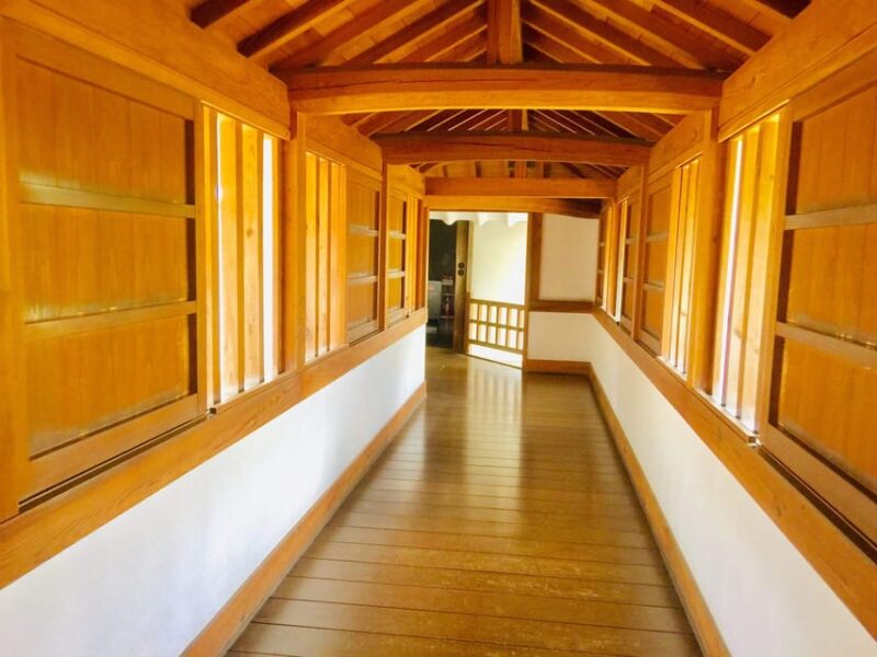 Himeji: Private Guide Tour of the Castle From Osaka or Kyoto - Inclusions and Accessibility