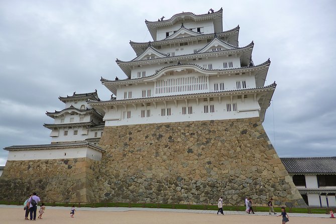 Himeji Private Tour From Osaka or Kobe - Exploring Himeji Castle
