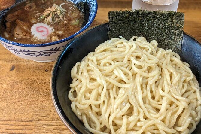 Himeji Tour with Castle Visit and Authentic Ramen Experience - Discover Himeji: A Private Tour of the Castle and Ramen