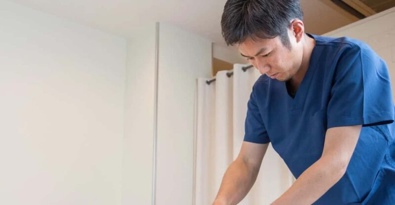 Hiroshima: Acupuncture and Japanese Unique Massage Treatment - Examining Physical Condition