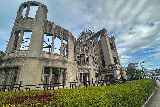 Hiroshima and Miyajima Day Trip With Itsukushima Shrine & Ferry - Meeting and Pickup Information