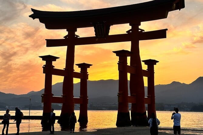 Hiroshima and Miyajima Private Custom Tour With Local Guide - Exploring Hiroshimas History