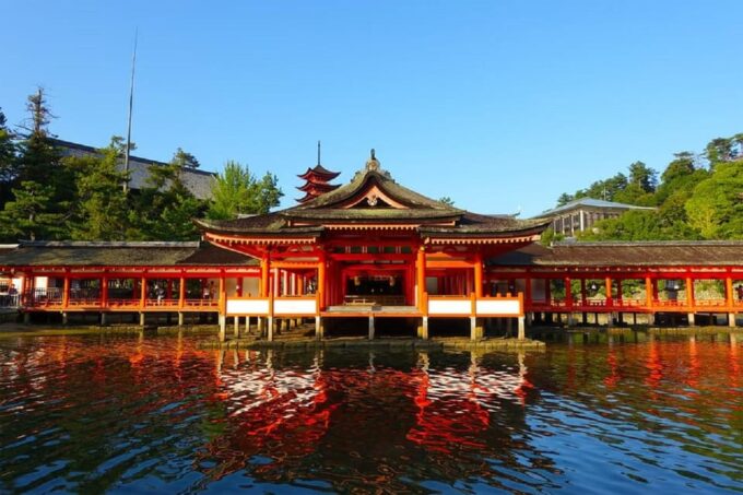 Hiroshima & Miyajima Island Private Guided Tour - Exploring Hiroshima Peace Memorial Museum