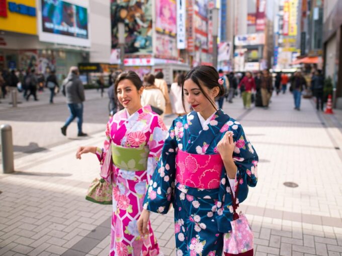 Hiroshima: Paper Folding, Traditional Japanese Clothing, Traditional Photography Experience - Learning to Play Koto