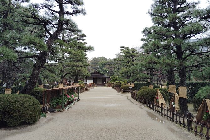 Hiroshima Shukkei-En Garden With Local Guide 90MIN - Exploring the Shukkei-en Garden