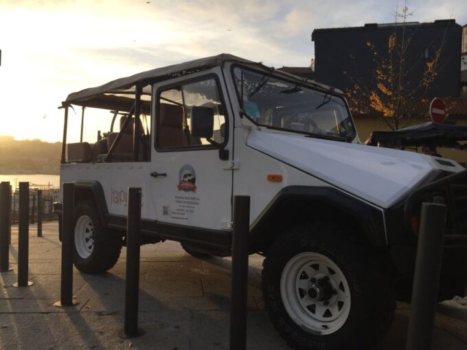 Historic Adventure Convertible UMM Portugues Military Jeep - Experience Features