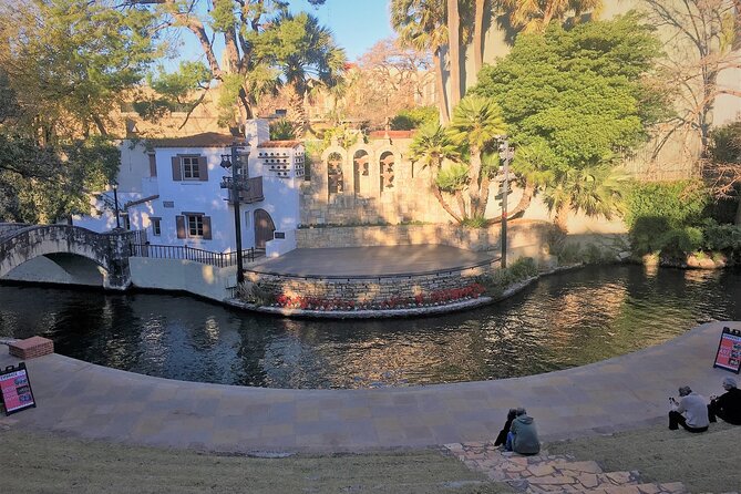 Historic Downtown & Riverwalk Walking Tour - Insights Into San Antonios History