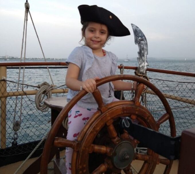 Historic Fort+Island BeachTrip on a Pirate Ship+Lunch&Drinks - Beach Relaxation and Lunch