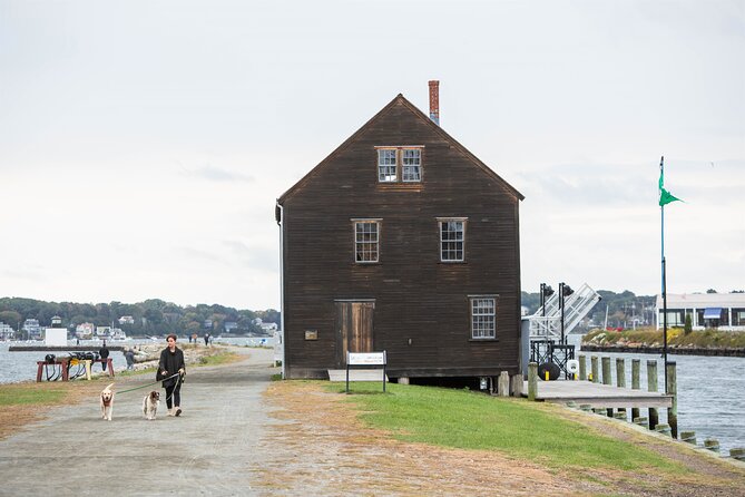 Historic Overview of Salem Walking Tour - Key Points