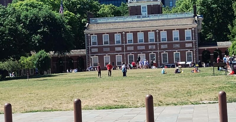Historic Philadelphia Walking Tour - Guides Expertise and Characteristics