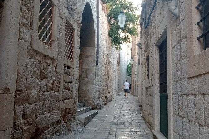 Historic Walk With Game of Thrones Details in Dubrovnik - Accessibility and Participation