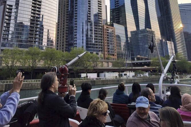 Historical and Architectural Chicago Fireboat River/Lake Cruise - Highlights of the Cruising Route