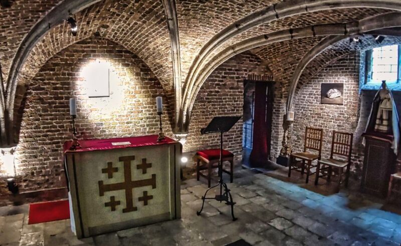Historical Brujas: Chapel of Jerusalem and University of Commerce - Historical Significance of Bruges