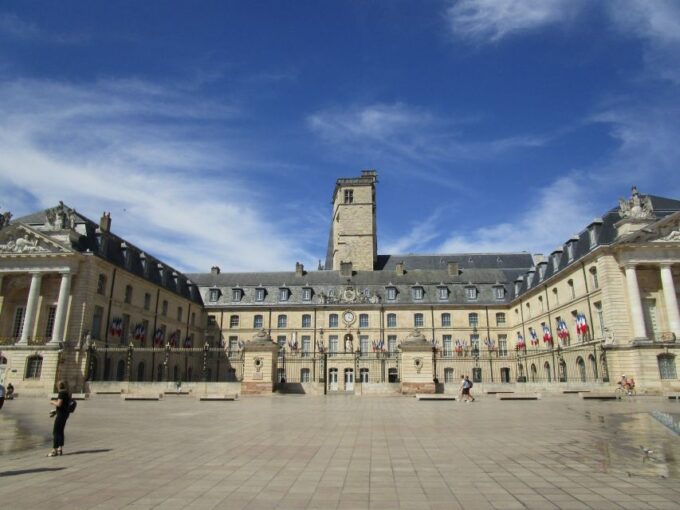 Historical Dijon: Outdoor Escape Game - Customer Support Availability