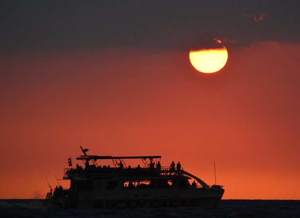 Historical Dinner Cruise to Kealakekua Bay - Inclusions