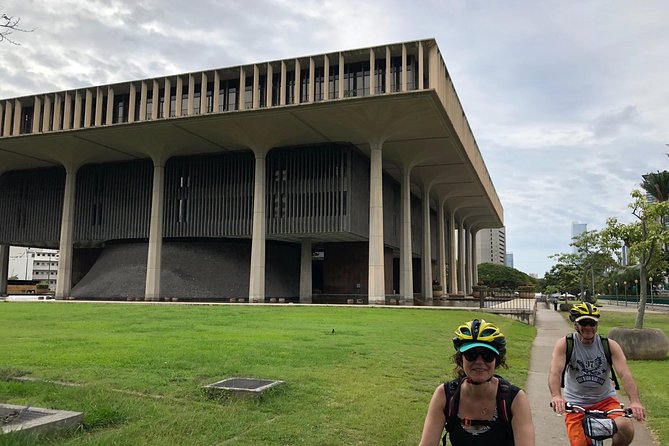 Historical Honolulu Bike Tour - King Kamehameha Statue and Aloha Tower