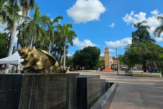 Historical Island Walking Tour WWII Aircraft to Mayan Pyramid - Stop 4: Benito Juarez Park