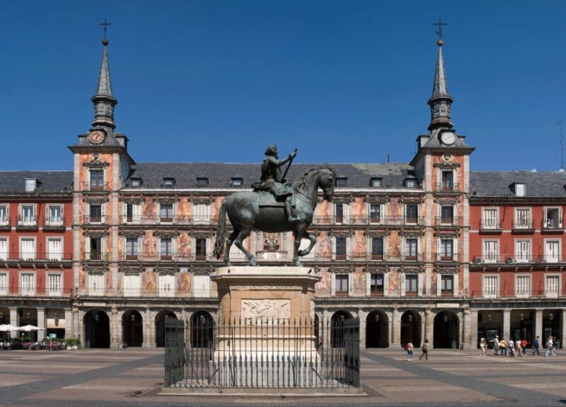 Historical Madrid in French: In Small Committee & In Private - Immersive Experiences With Knowledgeable Guides