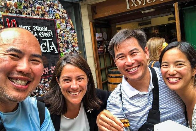History and Flavors of San Sebastian for Dinner With Eskerne Falcón - Discovering Historical Landmarks and Anecdotes
