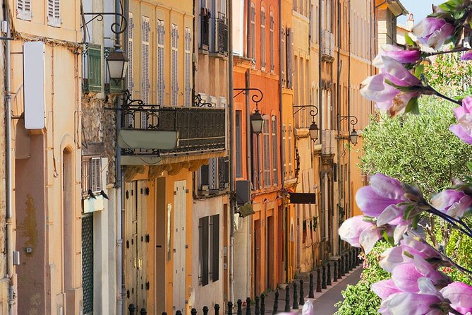 History and Renewal in Aix-en-Provence: A Self-Guided Audio Tour - Navigating the VoiceMap Mobile App