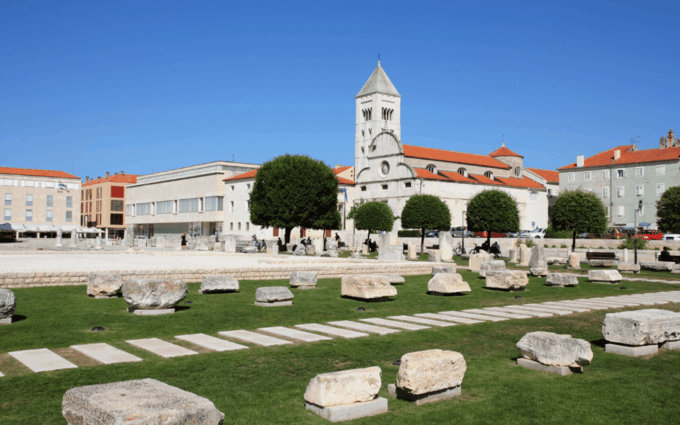 History Walking Tour in Old Center Zadar With Licenced Guide - Historical and Cultural Insights