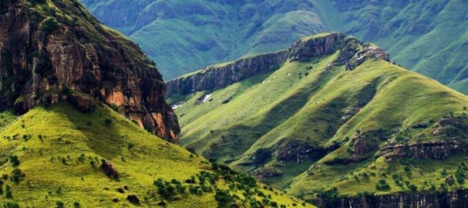 Hluhluwe, Isimangaliso & Drakensberg 5 Day Zululand Tour - Explore Zululands Natural Wonders