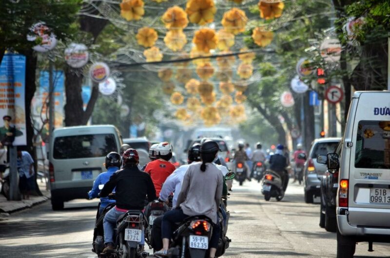 Ho Chi Minh City: 4-Hour Motorbike Tour - Market Exploration