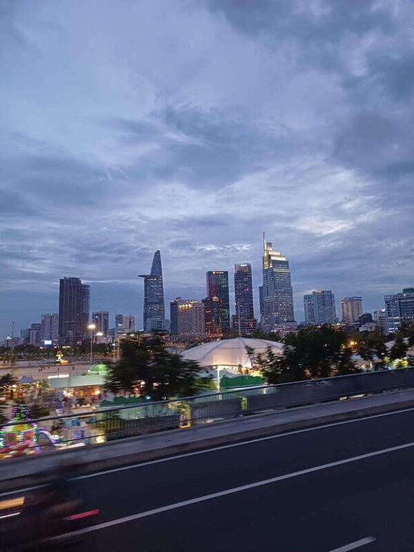 Ho Chi Minh City & Kayaking on the Saigon River Private Tour - Exploring Vibrant Neighborhoods